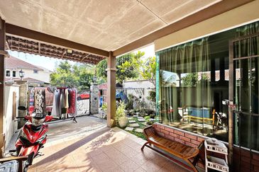 ~ Seksyen U10 Subang Impian Shah Alam Double Storey FULLY RENOVATED + EXTENDED KITCHEN