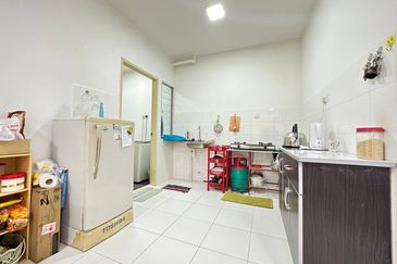 ~ Pangsapuri Seri Pinang Setia Alam LOWER FLOOR + GOOD CONDITION - TERMURAH