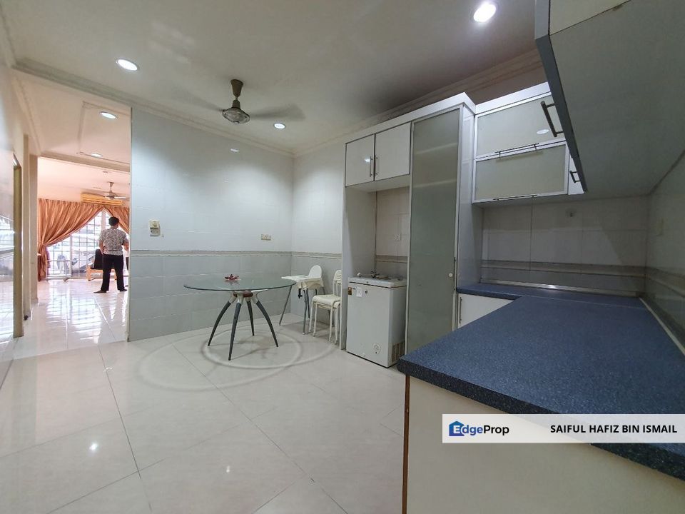 DOUBLE STOREY TERRACE HOUSE UNIT AT JALAN KRISTAL SECTION 7 SHAH ALAM FOR SALE, Selangor, Shah Alam