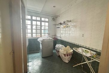 Beautiful 2.5 Storey Home Renovated Extended Well Kept House! Seksyen 7, Shah Alam For Sale!