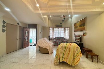 Beautiful 2.5 Storey Home Renovated Extended Well Kept House! Seksyen 7, Shah Alam For Sale!