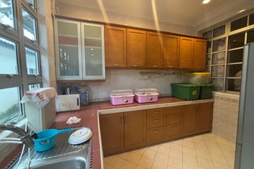 Beautiful 2.5 Storey Home Renovated Extended Well Kept House! Seksyen 7, Shah Alam For Sale!