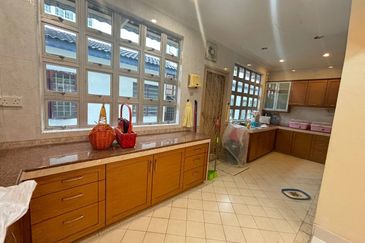 Beautiful 2.5 Storey Home Renovated Extended Well Kept House! Seksyen 7, Shah Alam For Sale!