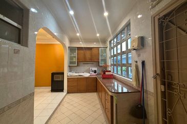 Beautiful 2.5 Storey Home Renovated Extended Well Kept House! Seksyen 7, Shah Alam For Sale!