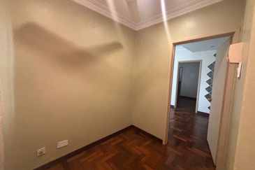 Beautiful 2.5 Storey Home Renovated Extended Well Kept House! Seksyen 7, Shah Alam For Sale!