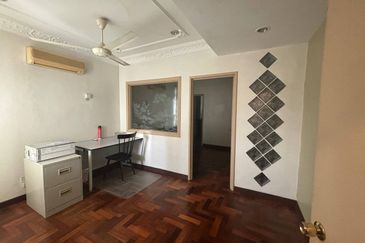 Beautiful 2.5 Storey Home Renovated Extended Well Kept House! Seksyen 7, Shah Alam For Sale!
