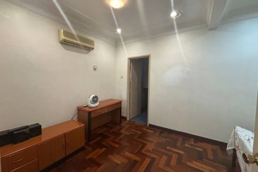 Beautiful 2.5 Storey Home Renovated Extended Well Kept House! Seksyen 7, Shah Alam For Sale!