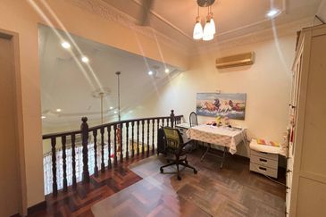 Beautiful 2.5 Storey Home Renovated Extended Well Kept House! Seksyen 7, Shah Alam For Sale!