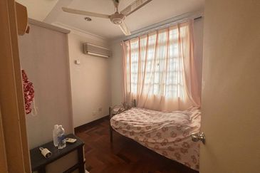 Beautiful 2.5 Storey Home Renovated Extended Well Kept House! Seksyen 7, Shah Alam For Sale!