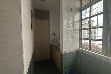 Beautiful 2.5 Storey Home Renovated Extended Well Kept House! Seksyen 7, Shah Alam For Sale!