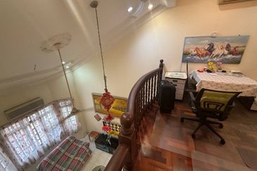 Beautiful 2.5 Storey Home Renovated Extended Well Kept House! Seksyen 7, Shah Alam For Sale!