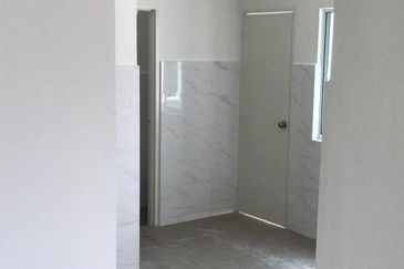 BELI UNIT INI DAPAT TUNAI 40K ( TAMAN SELASIH LUKUT PORT DICKSON)