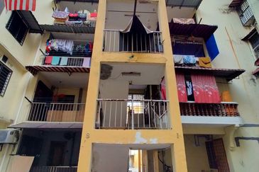 For Sale - Flat mampu milik di lokasi strategic berdekatan dengan bandar di Desa Pandan, Kg. Pandan.Kuala Lumpur. 