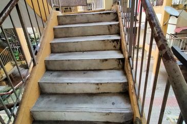 For Sale - Flat mampu milik di lokasi strategic berdekatan dengan bandar di Desa Pandan, Kg. Pandan.Kuala Lumpur. 