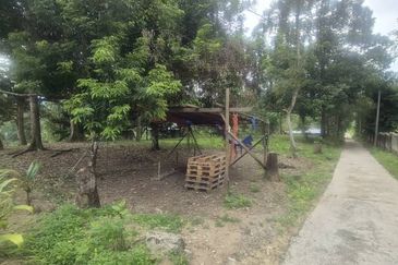 For Sale: Tanah cantik 2 ekar geran individu berserta sungai di Kg Jawa Sg Lui Hulu Langat. ( Berdekatan Laksa Buyung Klasik)