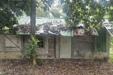 For Sale: Tanah cantik 2 ekar geran individu berserta sungai di Kg Jawa Sg Lui Hulu Langat. ( Berdekatan Laksa Buyung Klasik)