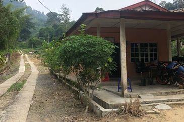 For Sale: Tanah cantik 2 ekar geran individu berserta sungai di Kg Jawa Sg Lui Hulu Langat. ( Berdekatan Laksa Buyung Klasik)