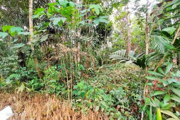 For sale: Tanah 1.7 ekar di Batu 23 Hulu Langat. Selangor.