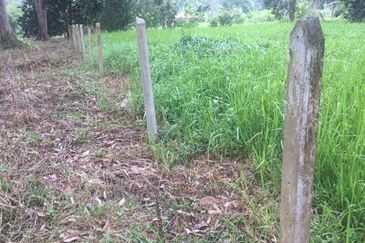 For sale: Tanah 1.7 ekar di Batu 23 Hulu Langat. Selangor.