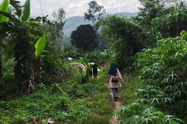 For sale: Tanah 1.7 ekar di Batu 23 Hulu Langat. Selangor.