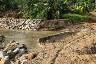 For sale: Tanah 1.7 ekar di Batu 23 Hulu Langat. Selangor.