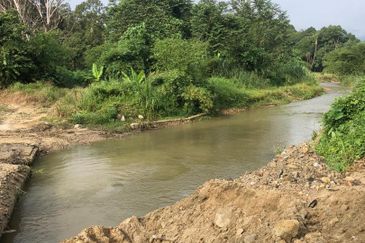 For sale: Tanah 1.7 ekar di Batu 23 Hulu Langat. Selangor.