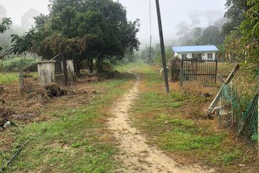 For sale: Tanah 1.7 ekar di Batu 23 Hulu Langat. Selangor.