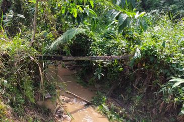 For sale : Tanah 5 Ekar Freehold Geran individu berdekatan dengan King Fisher di Batu 14 Hulu Langat. Selangor.