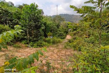 For sale : Tanah 5 Ekar Freehold Geran individu berdekatan dengan King Fisher di Batu 14 Hulu Langat. Selangor.