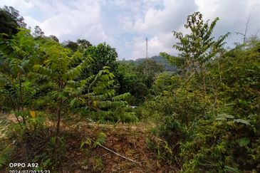 For sale : Tanah 5 Ekar Freehold Geran individu berdekatan dengan King Fisher di Batu 14 Hulu Langat. Selangor.