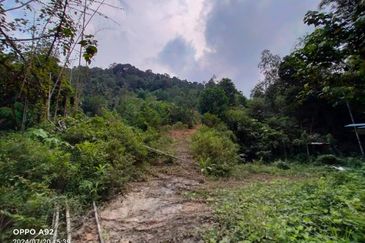 For sale : Tanah 5 Ekar Freehold Geran individu berdekatan dengan King Fisher di Batu 14 Hulu Langat. Selangor.