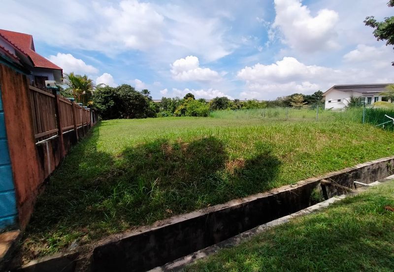 For sale : Tanah lot Bungalow 7168 sqft di lokasi strategic Seksyen 8, Kota Damansara, Petaling Jaya. Selangor.