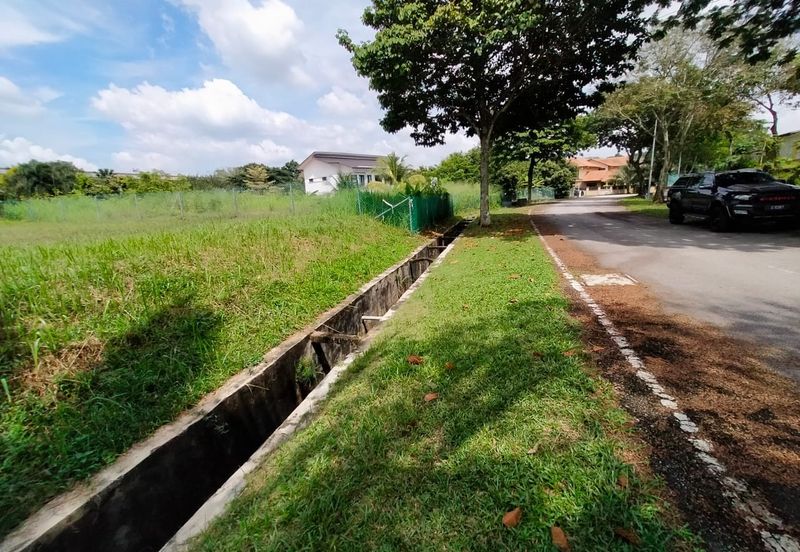 For sale : Tanah lot Bungalow 7168 sqft di lokasi strategic Seksyen 8, Kota Damansara, Petaling Jaya. Selangor.