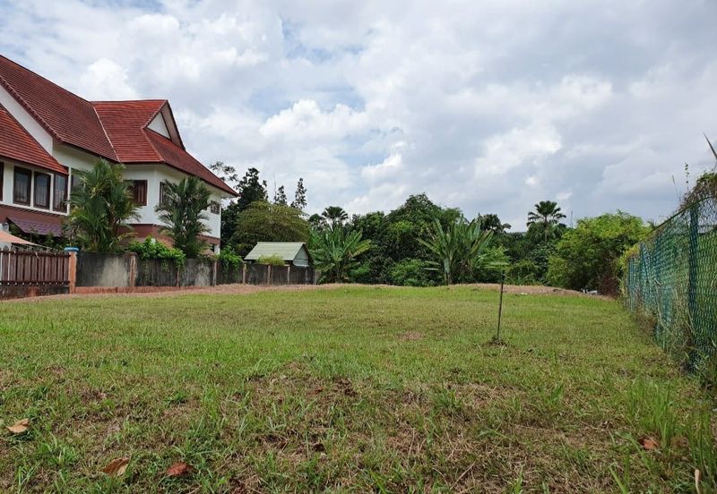 For sale : Tanah lot Bungalow 7168 sqft di lokasi strategic Seksyen 8, Kota Damansara, Petaling Jaya. Selangor.