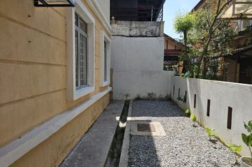 Lorong Az-Zaharah 10/20
