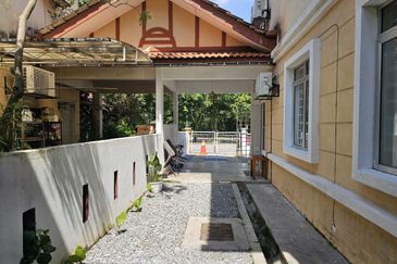 Lorong Az-Zaharah 10/20