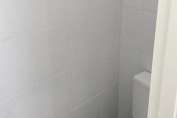 [NEAR  ECONSAVE LUKUT]  SINGLE STOREY TERRACE HOUSE TAMAN SELASIH LUKUT PORT DICKSON FOR SALE