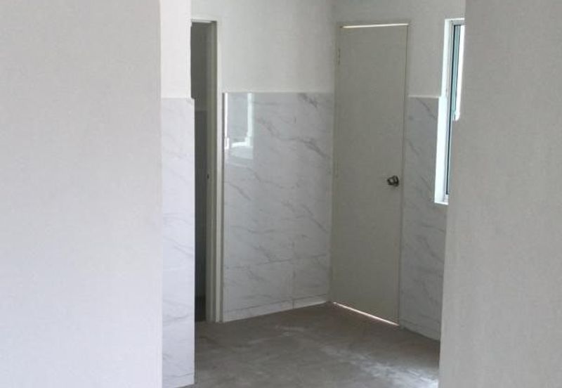 [NEAR  ECONSAVE LUKUT]  SINGLE STOREY TERRACE HOUSE TAMAN SELASIH LUKUT PORT DICKSON FOR SALE