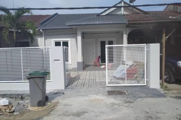 [NEAR  ECONSAVE LUKUT]  SINGLE STOREY TERRACE HOUSE TAMAN SELASIH LUKUT PORT DICKSON FOR SALE