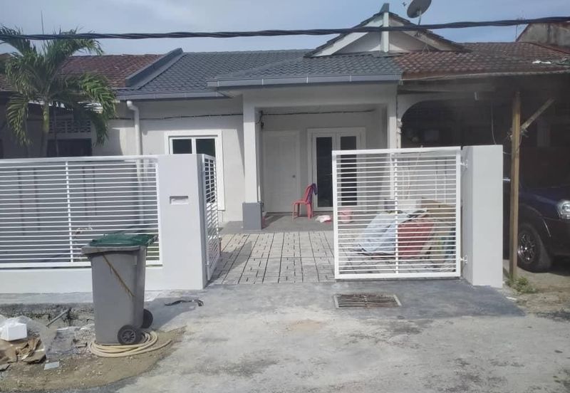 [NEAR  ECONSAVE LUKUT]  SINGLE STOREY TERRACE HOUSE TAMAN SELASIH LUKUT PORT DICKSON FOR SALE