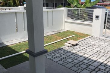 [NEAR  ECONSAVE LUKUT]  SINGLE STOREY TERRACE HOUSE TAMAN SELASIH LUKUT PORT DICKSON FOR SALE