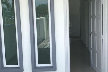 [NEAR  ECONSAVE LUKUT]  SINGLE STOREY TERRACE HOUSE TAMAN SELASIH LUKUT PORT DICKSON FOR SALE