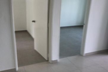 [NEAR  ECONSAVE LUKUT]  SINGLE STOREY TERRACE HOUSE TAMAN SELASIH LUKUT PORT DICKSON FOR SALE