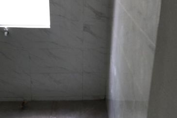 [NEAR  ECONSAVE LUKUT]  SINGLE STOREY TERRACE HOUSE TAMAN SELASIH LUKUT PORT DICKSON FOR SALE