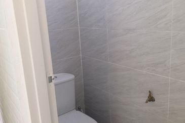 [NEAR  ECONSAVE LUKUT]  SINGLE STOREY TERRACE HOUSE TAMAN SELASIH LUKUT PORT DICKSON FOR SALE