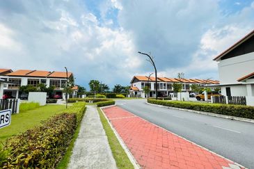 Setia Warisan Tropika (Belladonna)