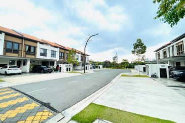 Setia Warisan Tropika (Belladonna)