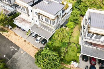 Perdana Lakeview East