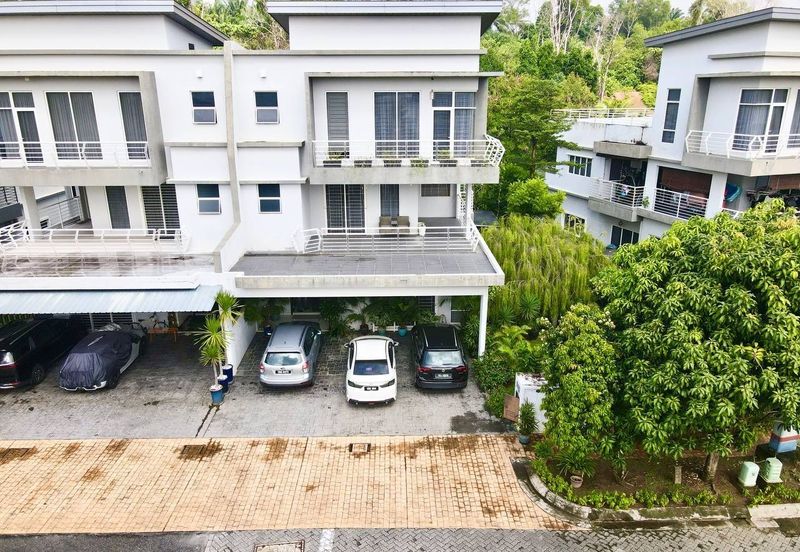 Perdana Lakeview East