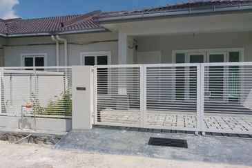 SSH1555 - [CORNER UNIT]  SINGLE STOREY TERRACE UNIT TAMAN SELASIH  LUKUT PORT DICKSON FOR SALE